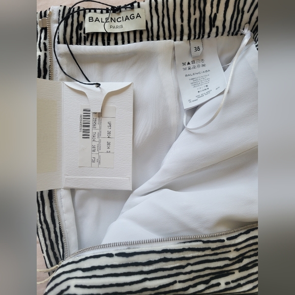 Balenciaga Monochrome Textured Velvet Mini - Picture 7 of 7